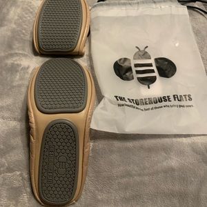 The storehouse flats women’s size 7 camel flat NEW never been worn